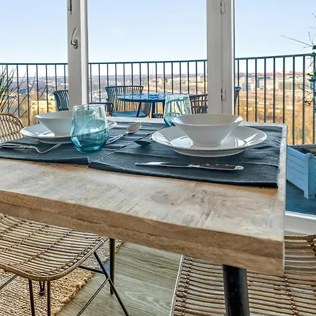 דירה Bright - Fresh Central Studio & Skyline View Of