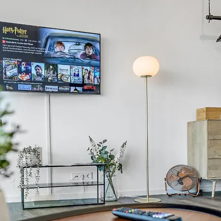 דירה Bright - Fresh Central Studio & Skyline View Of